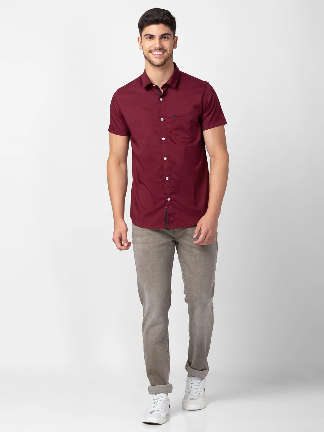 Spykar Men Plum Red Cotton Slim Fit Plain Shirt