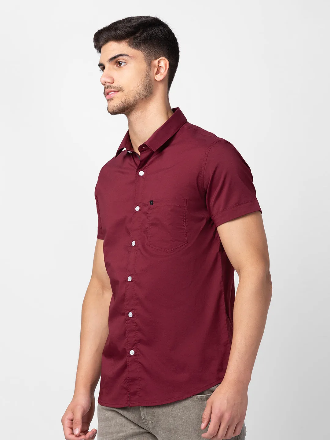 Spykar Men Plum Red Cotton Slim Fit Plain Shirt